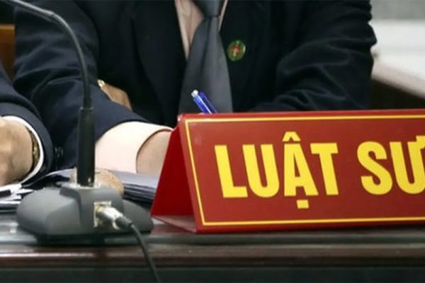 luật sư bào chữa cho bị cáo