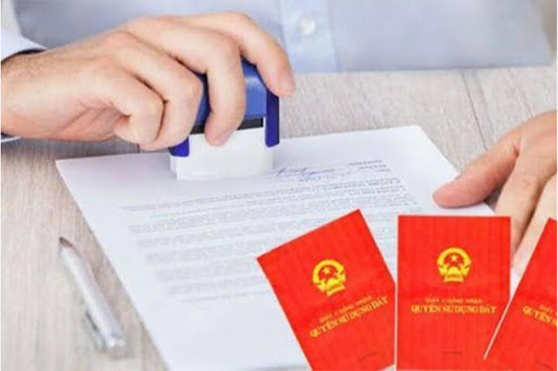 Thuê luật sư làm sổ đỏ