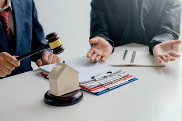 Hàng xóm lấn đất đã làm nhà có đòi được không